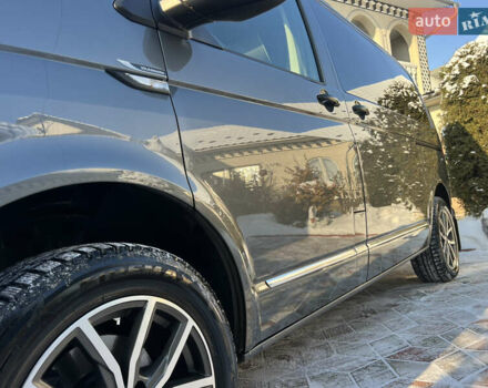 Сірий Фольксваген Мультиван, об'ємом двигуна 2 л та пробігом 210 тис. км за 27900 $, фото 25 на Automoto.ua