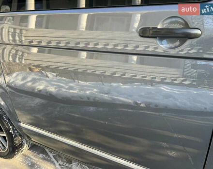 Сірий Фольксваген Мультиван, об'ємом двигуна 2 л та пробігом 210 тис. км за 27900 $, фото 30 на Automoto.ua