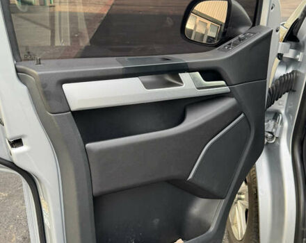 Сірий Фольксваген Мультиван, об'ємом двигуна 2 л та пробігом 115 тис. км за 49900 $, фото 10 на Automoto.ua