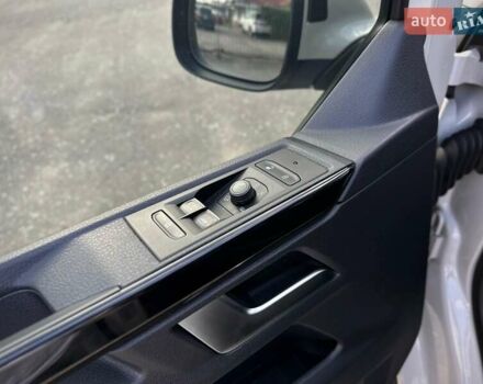 Сірий Фольксваген Мультиван, об'ємом двигуна 1.97 л та пробігом 185 тис. км за 58000 $, фото 98 на Automoto.ua