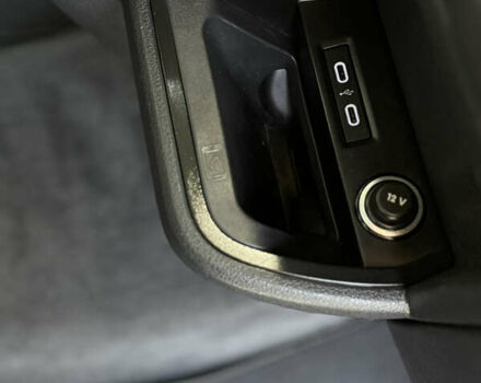 Серый Фольксваген Мультиван, объемом двигателя 2 л и пробегом 194 тыс. км за 50300 $, фото 22 на Automoto.ua