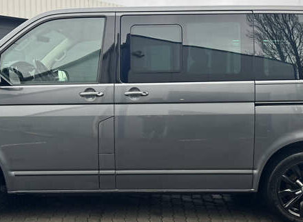 Серый Фольксваген Мультиван, объемом двигателя 1.97 л и пробегом 235 тыс. км за 49999 $, фото 3 на Automoto.ua