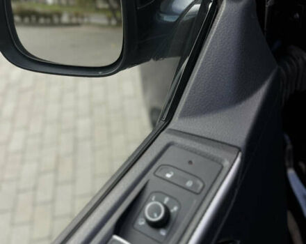 Серый Фольксваген Мультиван, объемом двигателя 2 л и пробегом 194 тыс. км за 50300 $, фото 61 на Automoto.ua