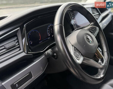 Серый Фольксваген Мультиван, объемом двигателя 2 л и пробегом 194 тыс. км за 50300 $, фото 1 на Automoto.ua