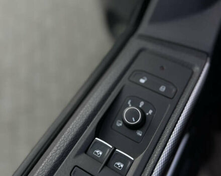 Серый Фольксваген Мультиван, объемом двигателя 2 л и пробегом 194 тыс. км за 50300 $, фото 62 на Automoto.ua