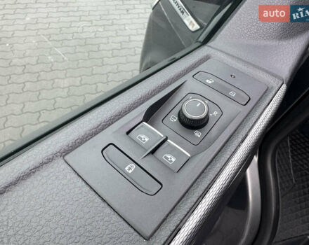 Серый Фольксваген Мультиван, объемом двигателя 1.97 л и пробегом 235 тыс. км за 49999 $, фото 27 на Automoto.ua