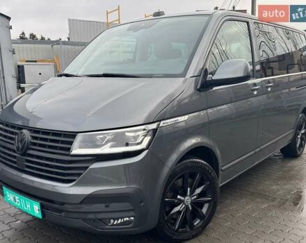 Серый Фольксваген Мультиван, объемом двигателя 2 л и пробегом 235 тыс. км за 49500 $, фото 1 на Automoto.ua