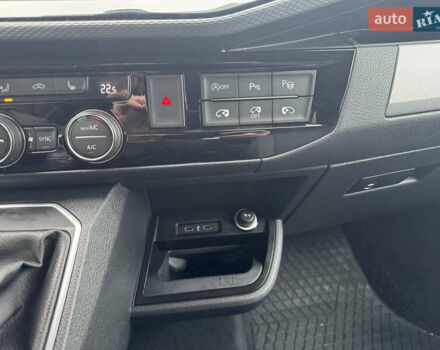 Серый Фольксваген Мультиван, объемом двигателя 1.97 л и пробегом 235 тыс. км за 49999 $, фото 33 на Automoto.ua