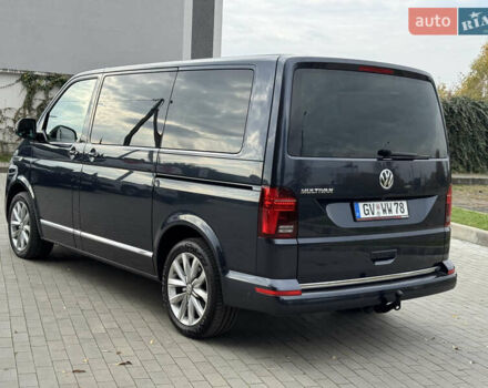 Серый Фольксваген Мультиван, объемом двигателя 2 л и пробегом 194 тыс. км за 50300 $, фото 56 на Automoto.ua