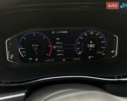 Серый Фольксваген Мультиван, объемом двигателя 2 л и пробегом 194 тыс. км за 50300 $, фото 4 на Automoto.ua