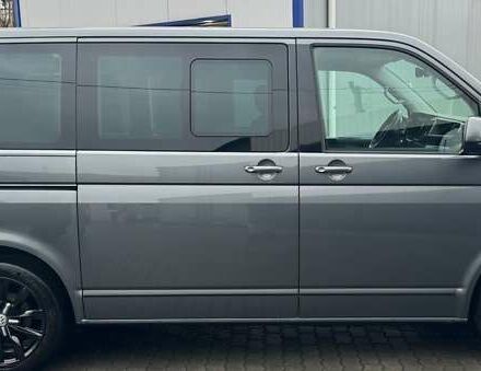 Серый Фольксваген Мультиван, объемом двигателя 2 л и пробегом 235 тыс. км за 49500 $, фото 15 на Automoto.ua