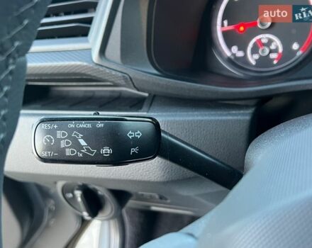 Сірий Фольксваген Мультиван, об'ємом двигуна 2 л та пробігом 170 тис. км за 35500 $, фото 24 на Automoto.ua