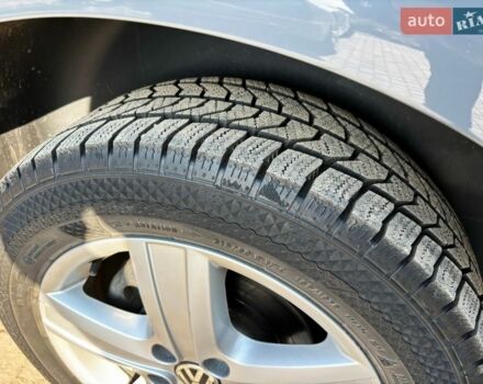 Серый Фольксваген Мультиван, объемом двигателя 2 л и пробегом 170 тыс. км за 34800 $, фото 24 на Automoto.ua