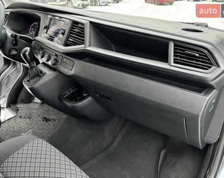 Серый Фольксваген Мультиван, объемом двигателя 2 л и пробегом 170 тыс. км за 42500 $, фото 15 на Automoto.ua