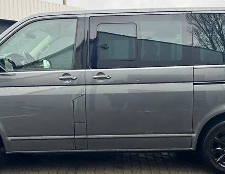 Серый Фольксваген Мультиван, объемом двигателя 2 л и пробегом 235 тыс. км за 49500 $, фото 39 на Automoto.ua