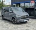 Серый Фольксваген Мультиван, объемом двигателя 2 л и пробегом 155 тыс. км за 51400 $, фото 1 на Automoto.ua