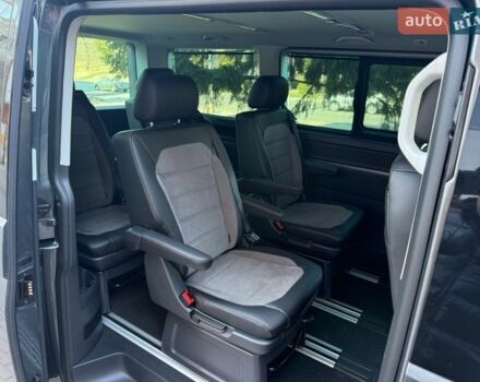 Сірий Фольксваген Мультиван, об'ємом двигуна 1.98 л та пробігом 59 тис. км за 74900 $, фото 21 на Automoto.ua