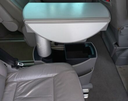 Сірий Фольксваген Мультиван, об'ємом двигуна 0 л та пробігом 370 тис. км за 13300 $, фото 7 на Automoto.ua