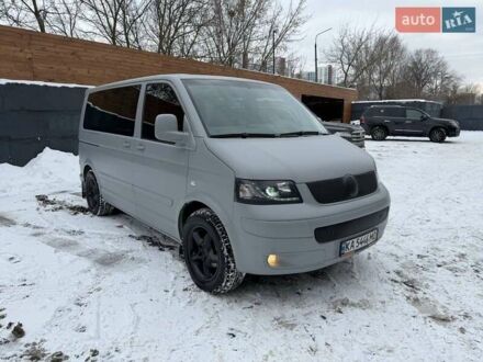 Серый Фольксваген Мультиван, объемом двигателя 2.46 л и пробегом 230 тыс. км за 9900 $, фото 1 на Automoto.ua
