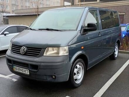 Серый Фольксваген Мультиван, объемом двигателя 2.5 л и пробегом 349 тыс. км за 6900 $, фото 1 на Automoto.ua