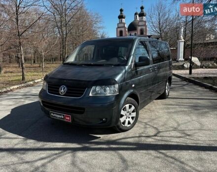 Серый Фольксваген Мультиван, объемом двигателя 2.5 л и пробегом 348 тыс. км за 11990 $, фото 1 на Automoto.ua