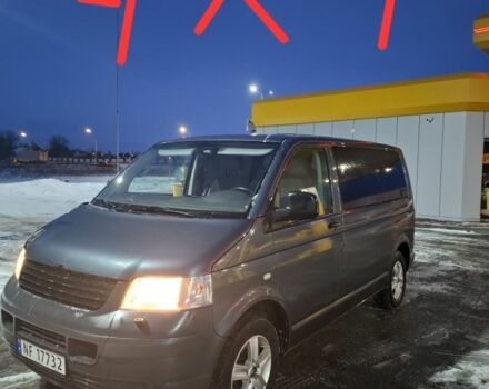 Сірий Фольксваген Мультиван, об'ємом двигуна 2.5 л та пробігом 282 тис. км за 5500 $, фото 1 на Automoto.ua