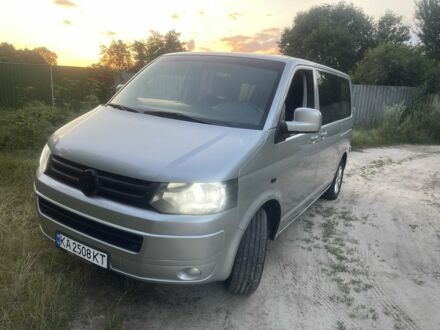 Серый Фольксваген Мультиван, объемом двигателя 2.5 л и пробегом 500 тыс. км за 10700 $, фото 1 на Automoto.ua