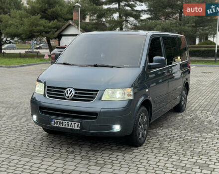 Сірий Фольксваген Мультиван, об'ємом двигуна 2.46 л та пробігом 322 тис. км за 16000 $, фото 1 на Automoto.ua
