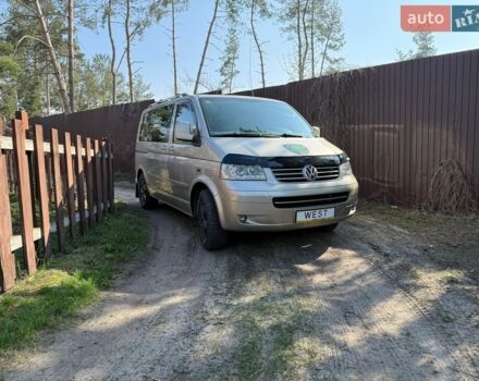 Серый Фольксваген Мультиван, объемом двигателя 2.5 л и пробегом 225 тыс. км за 16500 $, фото 1 на Automoto.ua