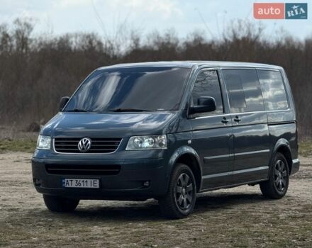 Серый Фольксваген Мультиван, объемом двигателя 2.5 л и пробегом 320 тыс. км за 12990 $, фото 1 на Automoto.ua