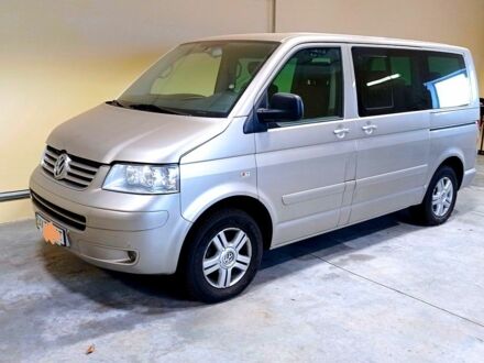 Сірий Фольксваген Мультиван, об'ємом двигуна 2.5 л та пробігом 1500 тис. км за 15000 $, фото 1 на Automoto.ua