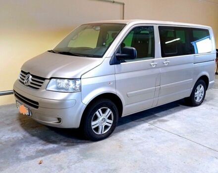 Серый Фольксваген Мультиван, объемом двигателя 2.5 л и пробегом 1500 тыс. км за 15000 $, фото 1 на Automoto.ua