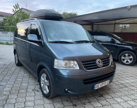 Сірий Фольксваген Мультиван, об'ємом двигуна 2.5 л та пробігом 330 тис. км за 16900 $, фото 1 на Automoto.ua
