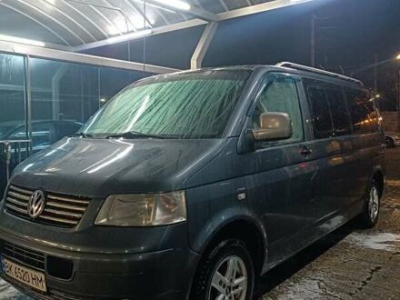 Серый Фольксваген Мультиван, объемом двигателя 2.5 л и пробегом 450 тыс. км за 8750 $, фото 1 на Automoto.ua