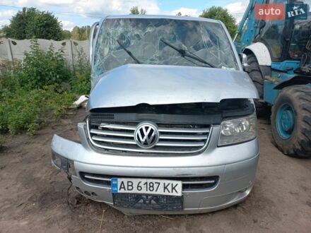 Серый Фольксваген Мультиван, объемом двигателя 2.46 л и пробегом 400 тыс. км за 4000 $, фото 1 на Automoto.ua