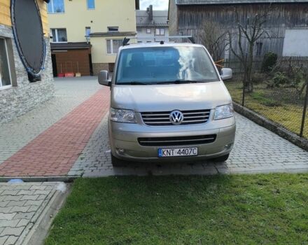 Серый Фольксваген Мультиван, объемом двигателя 2.5 л и пробегом 369 тыс. км за 3800 $, фото 1 на Automoto.ua