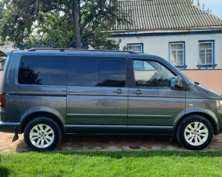 Серый Фольксваген Мультиван, объемом двигателя 2.5 л и пробегом 350 тыс. км за 12000 $, фото 1 на Automoto.ua