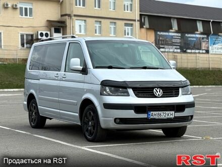 Серый Фольксваген Мультиван, объемом двигателя 2.5 л и пробегом 260 тыс. км за 13800 $, фото 1 на Automoto.ua