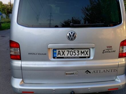 Серый Фольксваген Мультиван, объемом двигателя 2.5 л и пробегом 277 тыс. км за 16000 $, фото 1 на Automoto.ua
