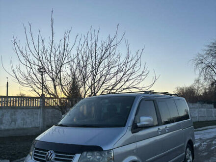 Серый Фольксваген Мультиван, объемом двигателя 3.2 л и пробегом 370 тыс. км за 17700 $, фото 1 на Automoto.ua