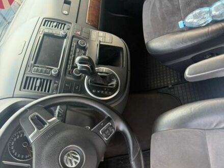 Сірий Фольксваген Мультиван, об'ємом двигуна 2 л та пробігом 199 тис. км за 24000 $, фото 1 на Automoto.ua