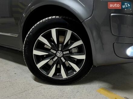 Серый Фольксваген Мультиван, объемом двигателя 2 л и пробегом 250 тыс. км за 25000 $, фото 1 на Automoto.ua