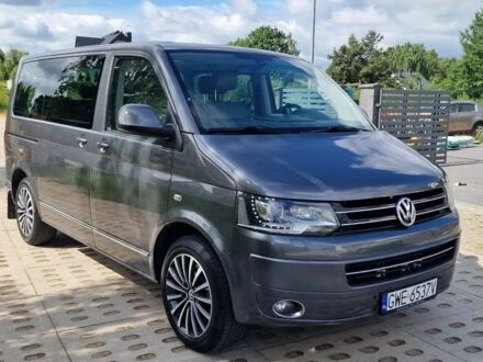 Серый Фольксваген Мультиван, объемом двигателя 2 л и пробегом 222 тыс. км за 8300 $, фото 1 на Automoto.ua