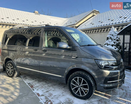 Серый Фольксваген Мультиван, объемом двигателя 2 л и пробегом 210 тыс. км за 27900 $, фото 1 на Automoto.ua