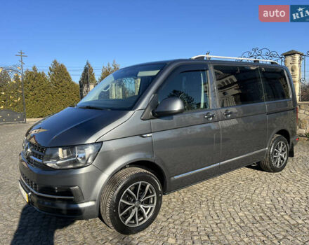 Сірий Фольксваген Мультиван, об'ємом двигуна 2 л та пробігом 209 тис. км за 27900 $, фото 1 на Automoto.ua