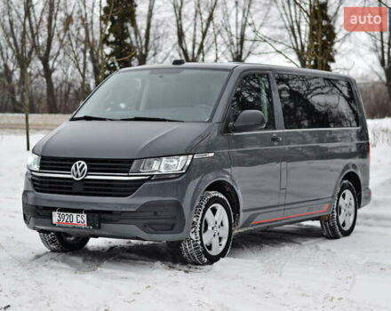 Серый Фольксваген Мультиван, объемом двигателя 2 л и пробегом 170 тыс. км за 42500 $, фото 1 на Automoto.ua