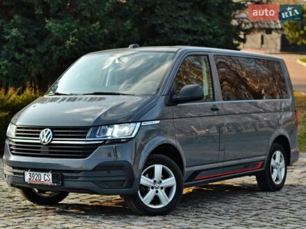 Серый Фольксваген Мультиван, объемом двигателя 2 л и пробегом 170 тыс. км за 34800 $, фото 1 на Automoto.ua