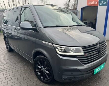 Серый Фольксваген Мультиван, объемом двигателя 2 л и пробегом 235 тыс. км за 49500 $, фото 1 на Automoto.ua