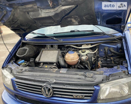 Синій Фольксваген Мультиван, об'ємом двигуна 2.5 л та пробігом 370 тис. км за 8500 $, фото 13 на Automoto.ua