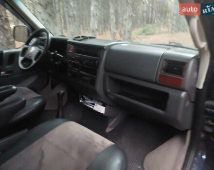 Синій Фольксваген Мультиван, об'ємом двигуна 2.5 л та пробігом 470 тис. км за 9000 $, фото 4 на Automoto.ua